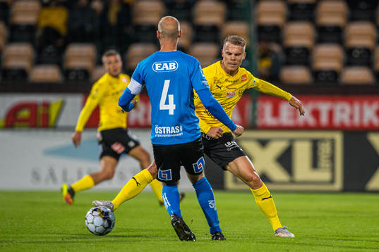 Mjällbys Elias Andersson  och Halmstads Andreas Johansson