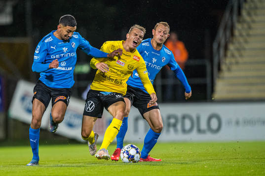Halmstads Amir Al-Ammari , Mjällbys Elias Andersson och