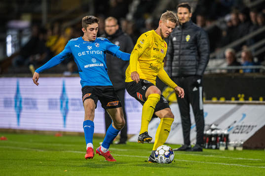 Mjällbys David Löfquist  och Halmstads Emil Tot Wikström