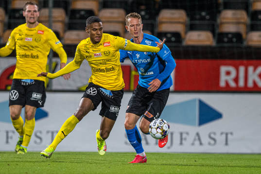 Mjällbys Amin Sarr  och Halmstads Andreas Bengtsson
