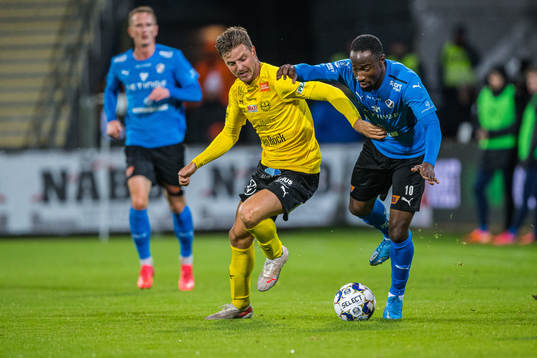 Mjällbys Joel Nilsson  och Halmstads Sadat Karim