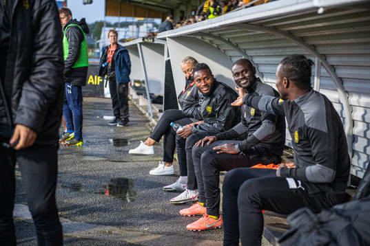 Mjällbyspelare på bänken