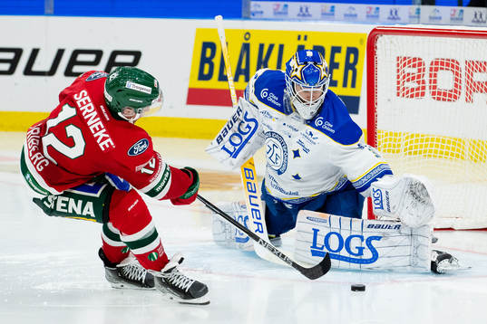 Frölundas Max Friberg mot Leksands målvakt Kasimir