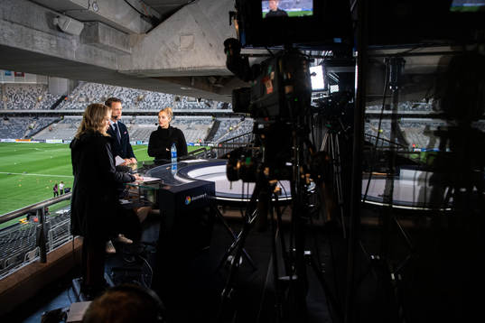 Karin Frick, Jon Persson och Irma Helin i Discovery+ studio