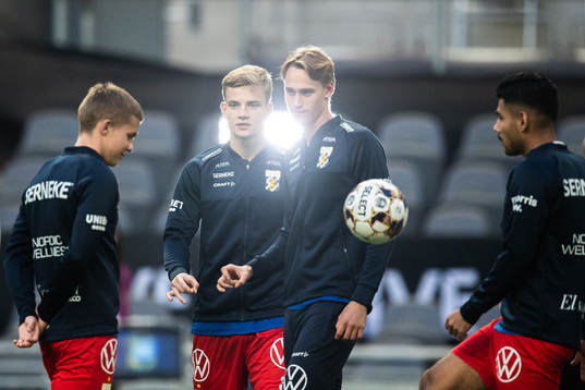 IFK Göteborgs Alfons Nygaard värmer upp