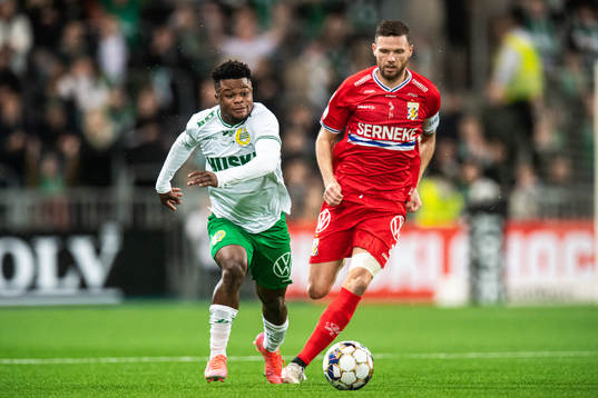 Hammarbys Akinkunmi Amoo och IFK Göteborgs Marcus Berg