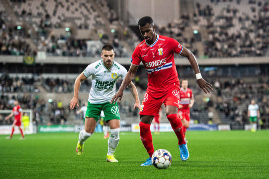 Hammarbys Vladimir Rodic och IFK Göteborgs Bernardo Vilar