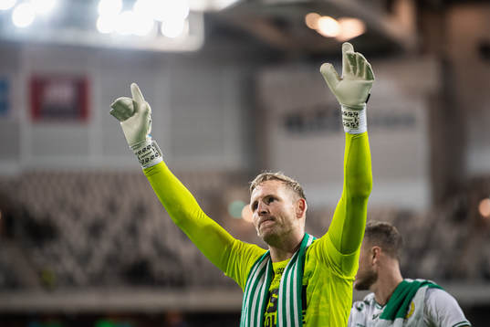 Hammarbys målvakt David Ousted jublar