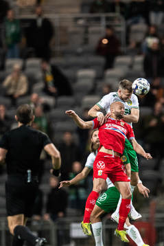 Hammarbys Richard Magyar och IFK Göteborgs Robin Söder