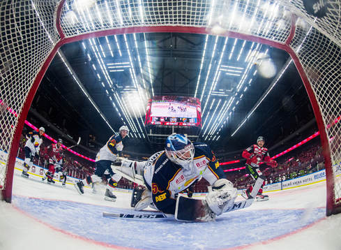 Malmö Redhawks Anton Olsson gör 3-0 bakom Djurgårdens