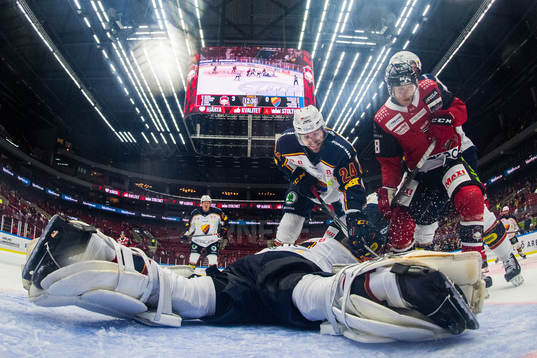 Malmö Redhawks Johan Olofsson oroar mot Djurgårdens