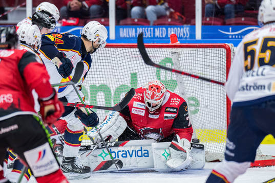 Djurgårdens Ludvig Rensfeldt oroar mot Malmö Redhawks