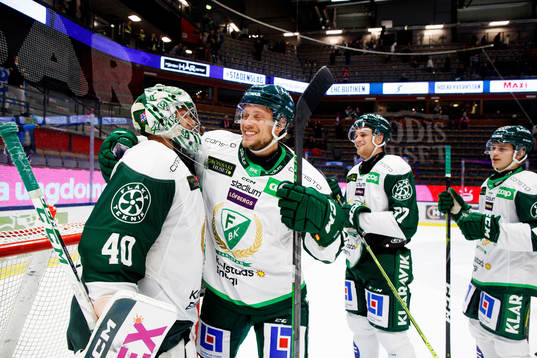 Färjestads målvakt Henrik Haukeland och Jacob de la Rose