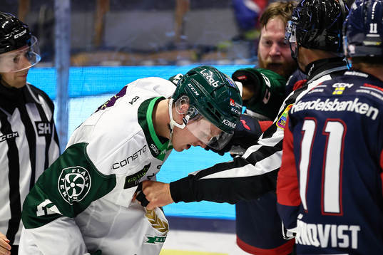 Färjestads Gustav Rydahl i slagsmål med Linköpings Jonas