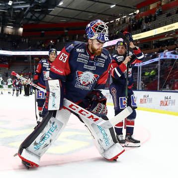 Linköpings målvakt Marcus Högberg deppar