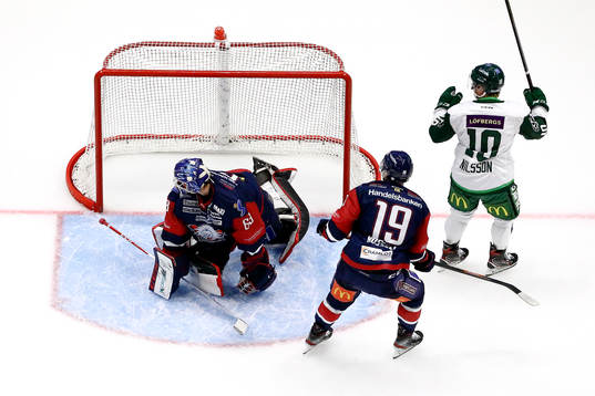 Mål 0-2 av Färjestads förbi Linköpings målvakt Marcus