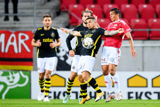s Nicolas Stefanelli och Kalmars Romario Pereira Sipiao