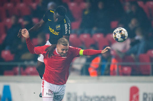 s Erick Otieno och Kalmars Jonathan Ring