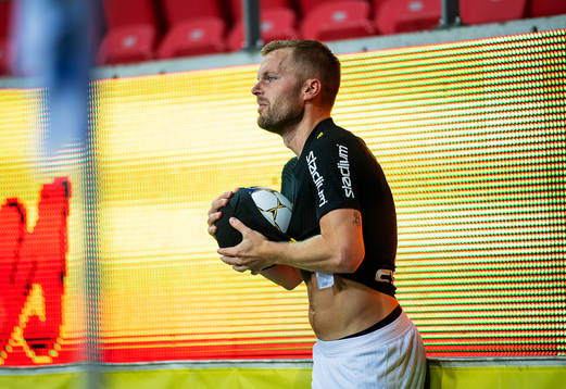 s Sebastian Larsson