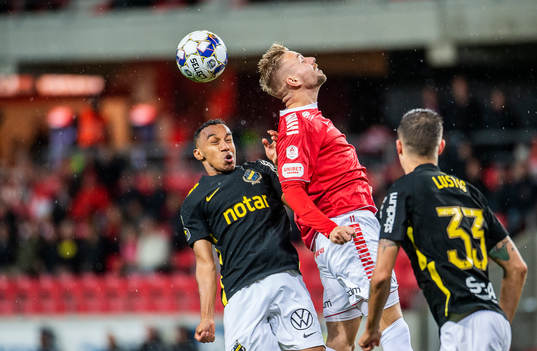 s Bilal Hussein och Kalmars Jonathan Ring