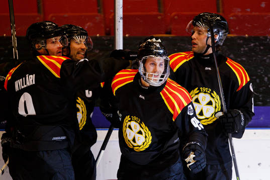 Brynäs Nick Olesen jublar