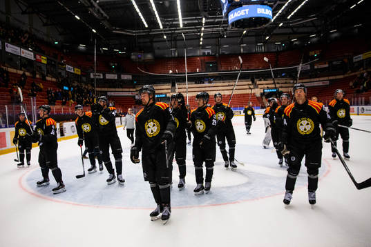 Brynäs spelare jublar