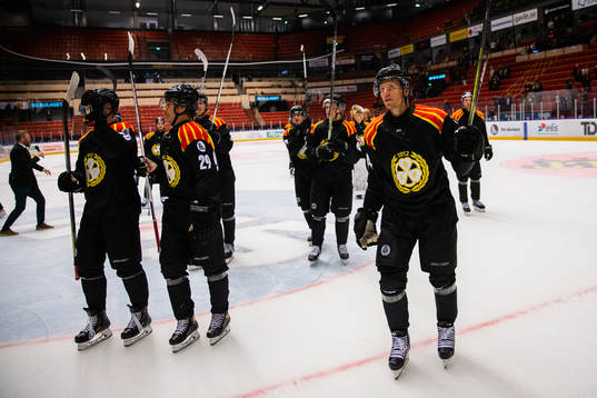 Brynäs spelare jublar
