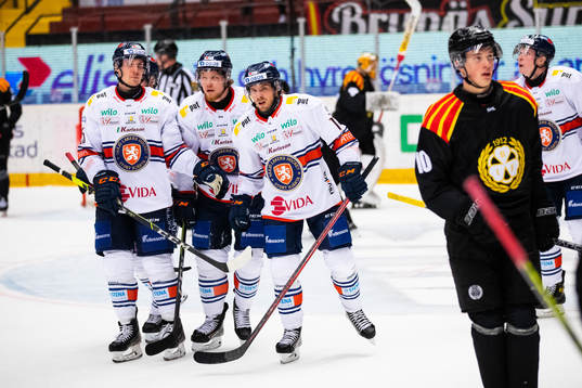 Växjös Emil Forslund jublar