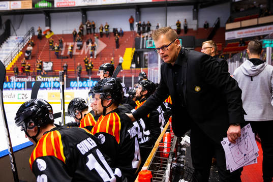 Brynäs assisterande tränare Ari-Pekka Pajuluoma