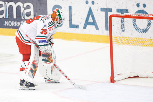 Moras målvakt Matteus Ward deppar