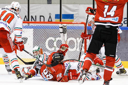 Vita Hästens Corey Mackin gör 3-2