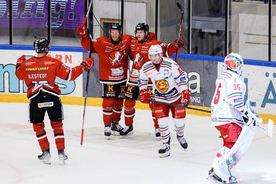 Vita Hästens Victor Björkung jublar