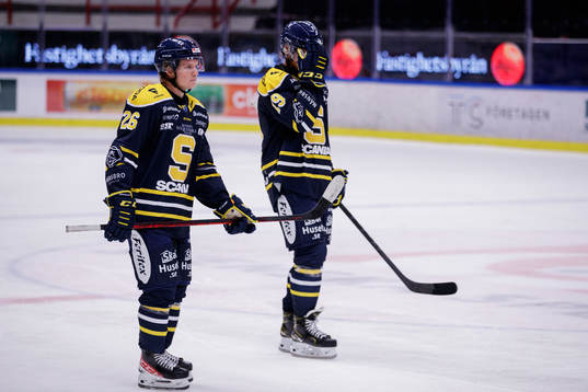 Södertäljes Anton Heikkinen och Villiam Haag deppar
