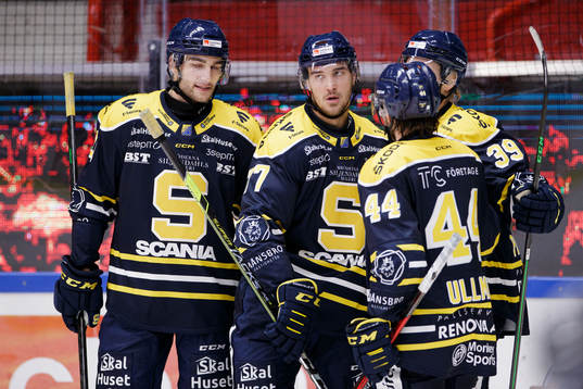 Södertäljes Jonatan Harju jublar