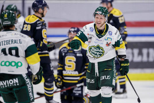 Björklövens Christoffer Bengtsson jublar