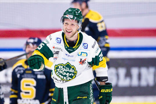Björklövens s Christopher Bengtsson jublar