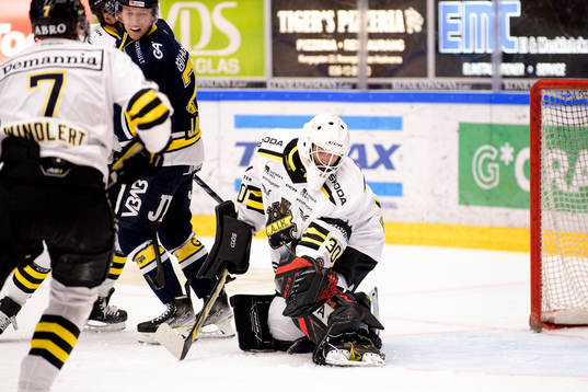 s målvakt Pavel Khomchenko