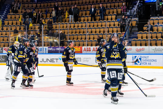 s Fredrik Forsberg tackar publiken