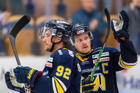 s Pontus Netterberg och Simon Önerud tackar publiken