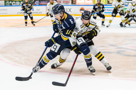 s Simon Önerud och AIK:s Victor Aronsson