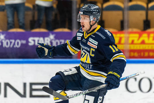 s Simon Önerud jublar