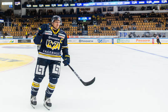 s Simon Önerud jublar