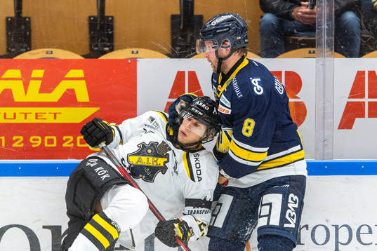 s Fredric Weigel och HV71:s Alexander Ytterell