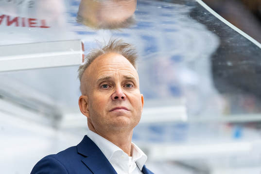 s assisterande tränare Mikael Sundell