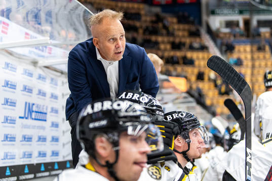 s assisterande tränare Mikael Sundell