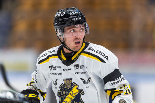 s Max Lindholm