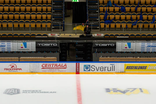 s logotyper på isen