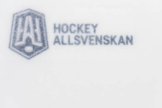 Hockeyallsvenskans logotyp på isen