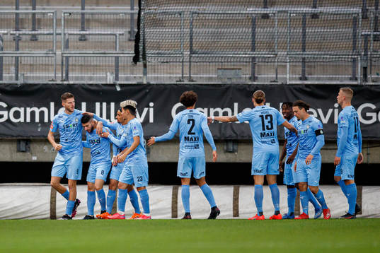 AFC Eskilstunas spelare jublar
