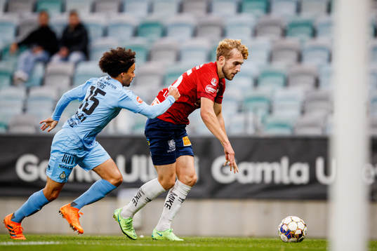 AFC Eskilstunas Viktor Fors och Örgrytes Jack Cooper Love